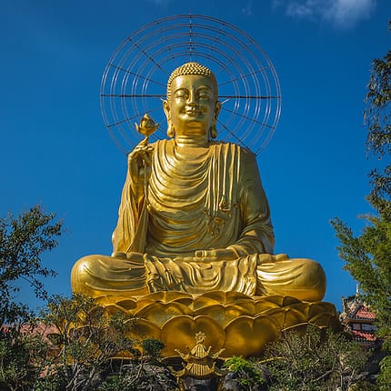 golden-statue-of-buddha-in-vietnam